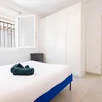 Au Centre De *